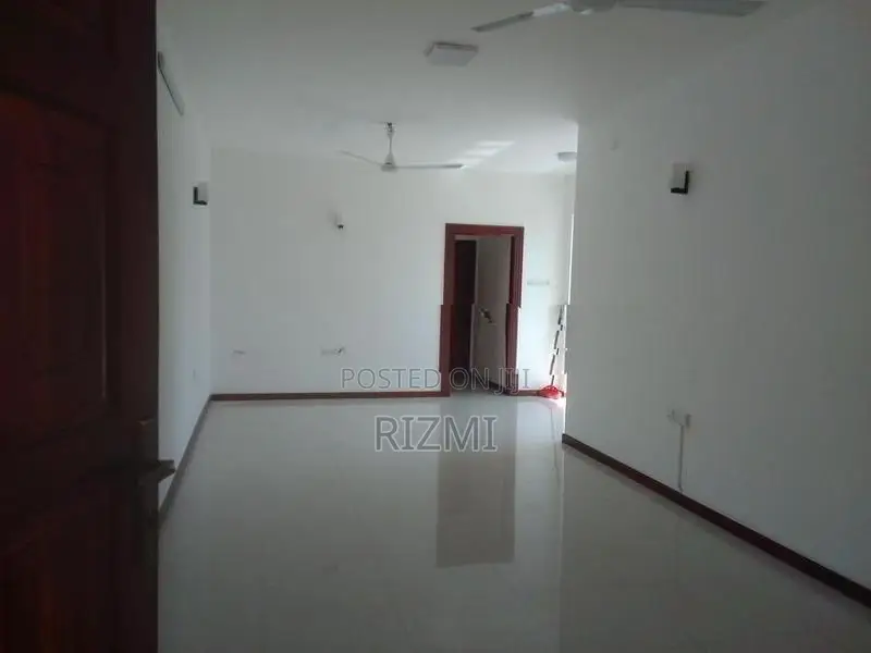 5th Floor Direct Sea View 3BR apartment for Rent in Colombo 6