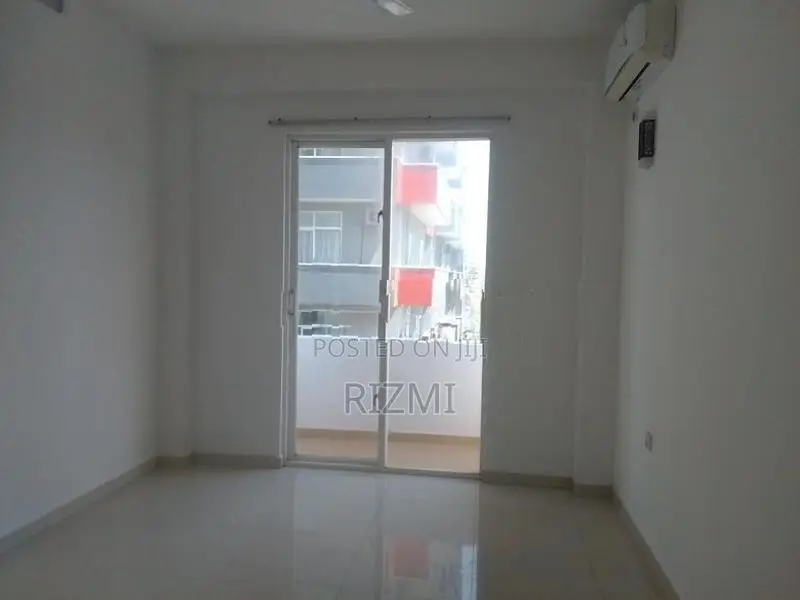 5th Floor Direct Sea View 3BR apartment for Rent in Colombo 6