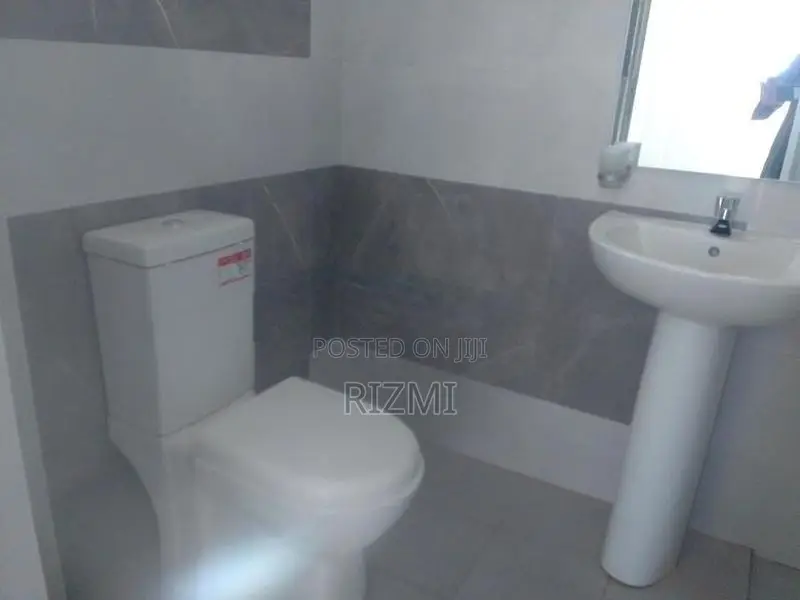 5th Floor Direct Sea View 3BR apartment for Rent in Colombo 6
