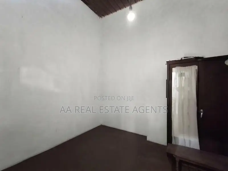 Single Storey House for Sale in Wellampitiya