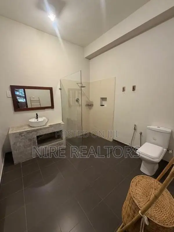 Geoffrey 2 BDR Private Apartment for Rent, Jawatte