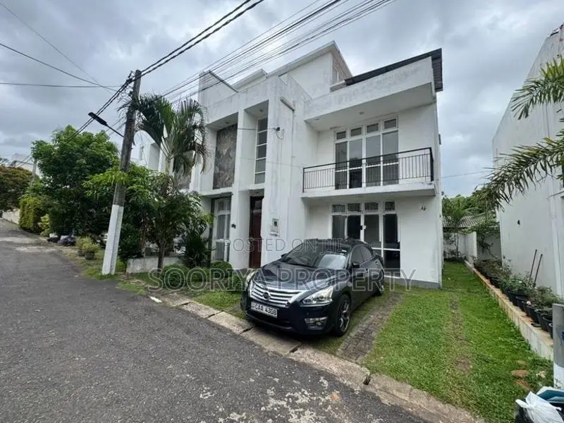 Getad Community Luxury House for Sale in Piliyandala