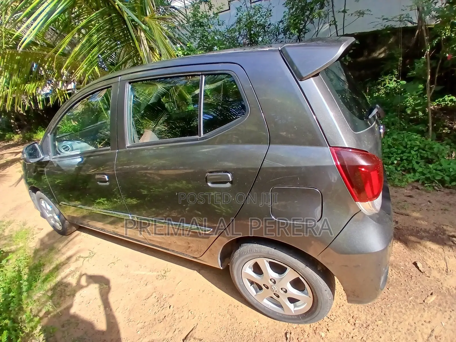 Toyota Vitz 2018 Gray