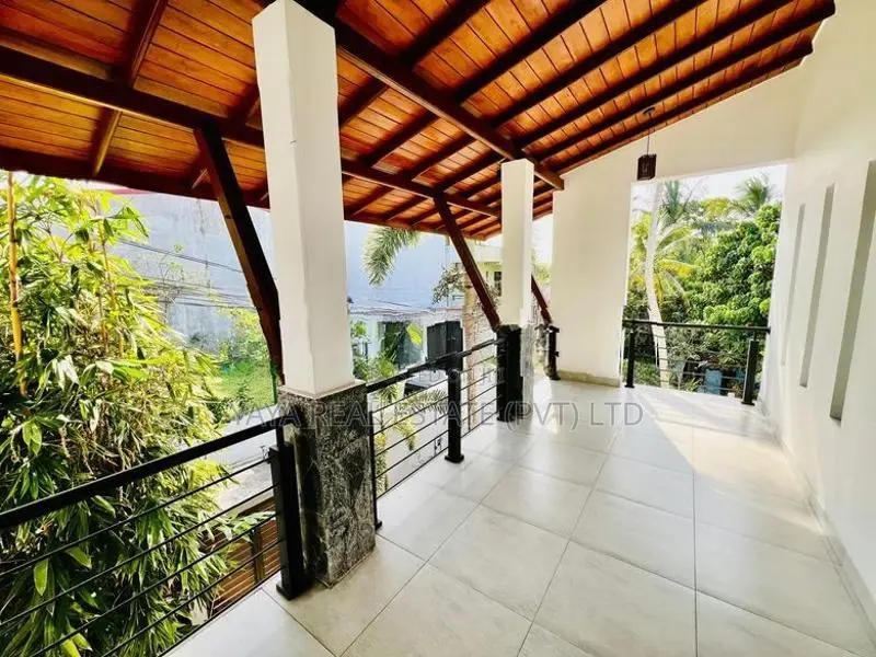 Luxury House for Sale in Thalawathugoda