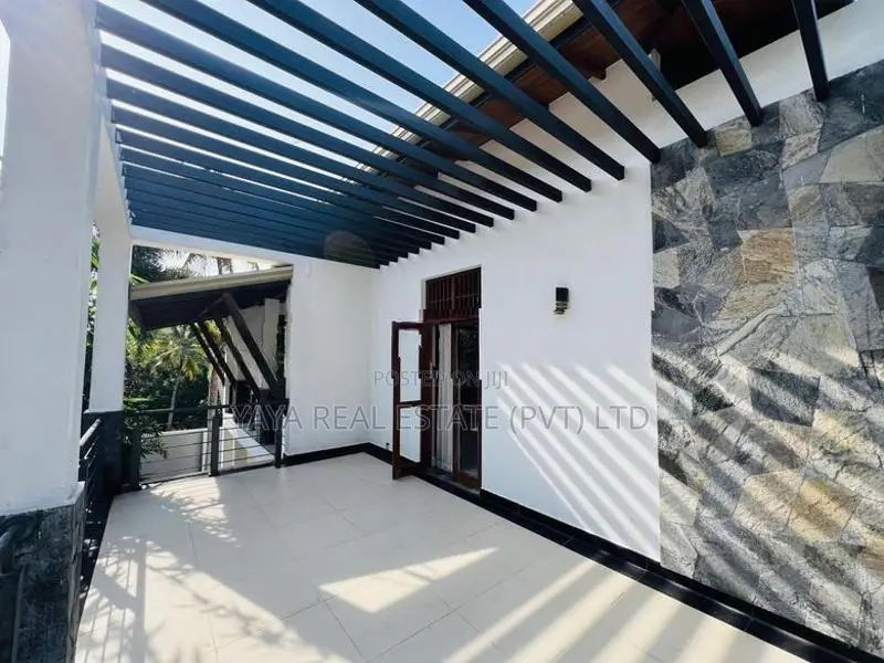 Luxury House for Sale in Thalawathugoda