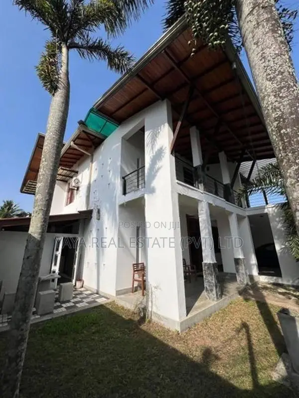 Luxury House for Sale in Thalawathugoda