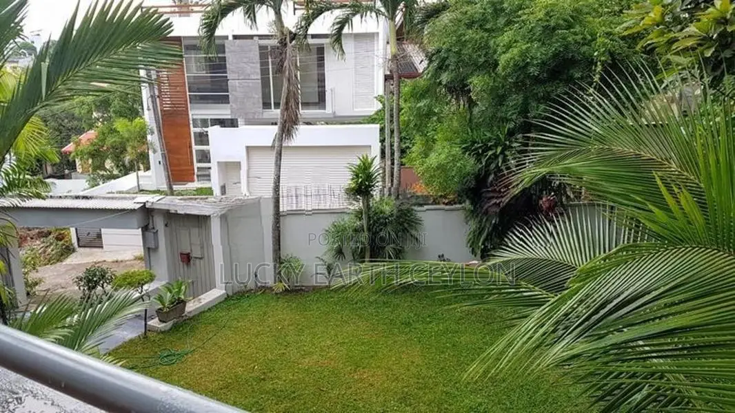 Battaramulla, 2 Story, Unfurnished House With Rooftop For Rent (MG1334