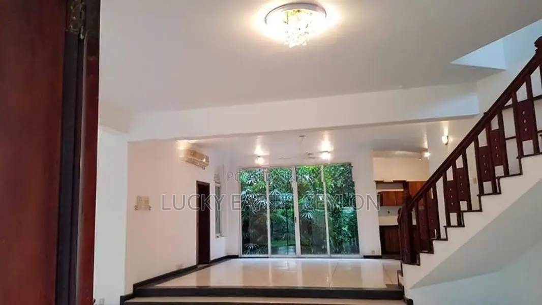 Battaramulla, 2 Story, Unfurnished House With Rooftop For Rent (MG1334