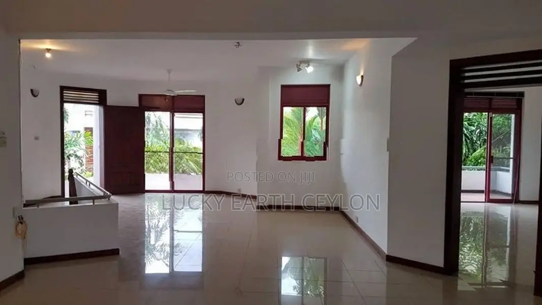 Battaramulla, 2 Story, Unfurnished House With Rooftop For Rent (MG1334