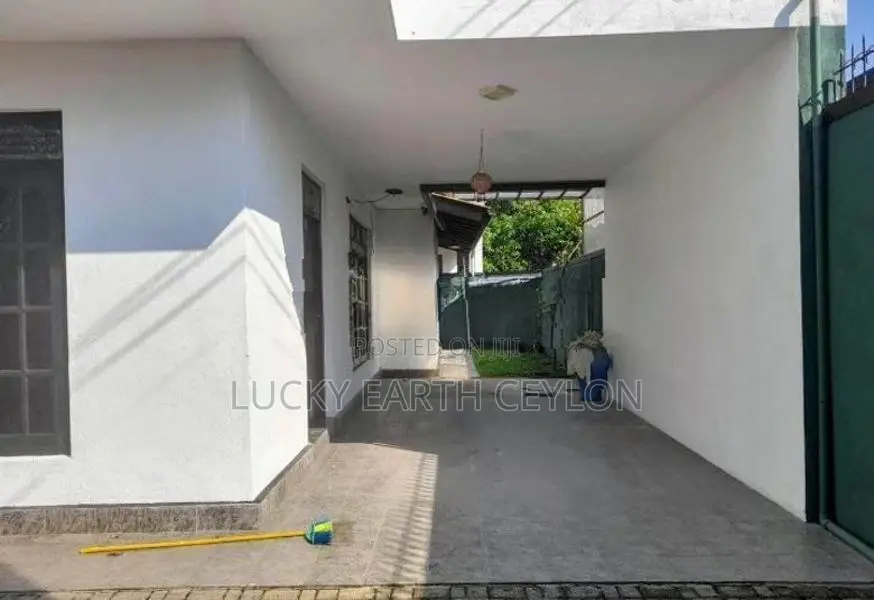 Rajagiriya, 2 Story, Solar Powered Commercial Use House - Rent (ZM1125