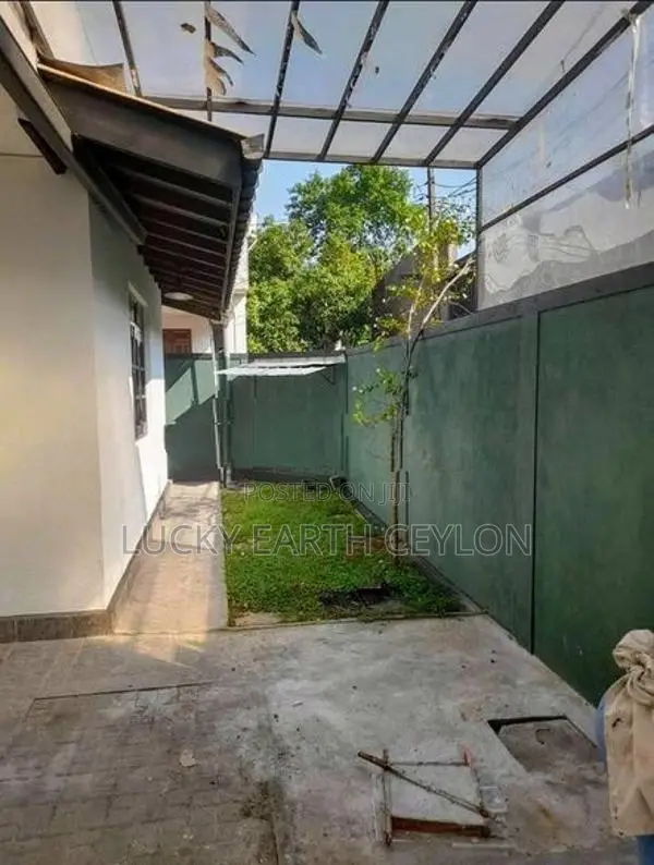 Rajagiriya, 2 Story, Solar Powered Commercial Use House - Rent (ZM1125