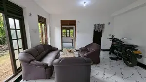 කඩවත මාවරමණ්ඩියෙන් පර්චස් 20ක දෙමහල් නිවස
