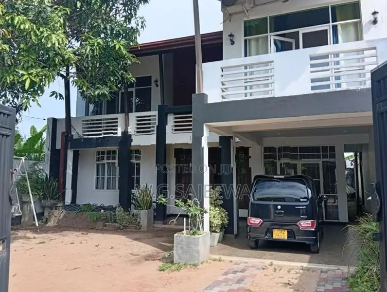 4 Bedroom House for Sale in Seeduwa Village