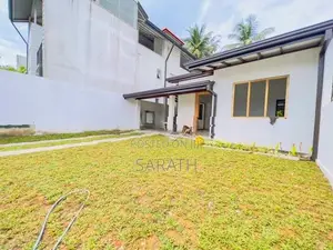 මාලබේ පිහිටි ඉතා හොඳින් ඉදිකරන ලද අලුත්ම නිවසක්.