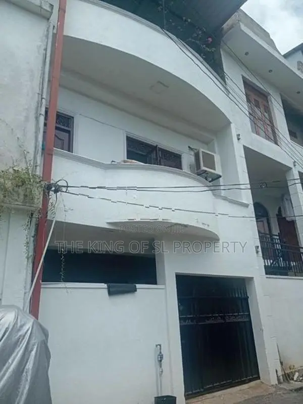 House for sale in Dehiwala