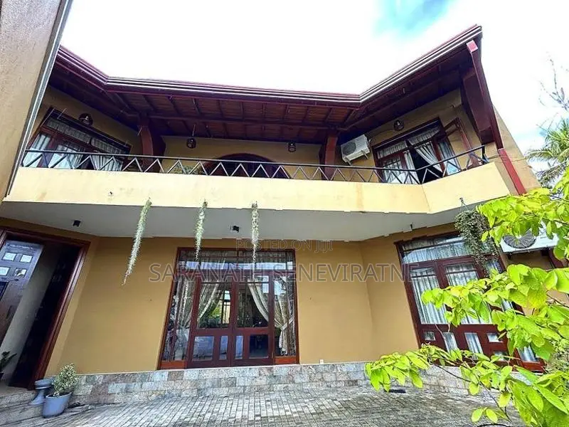 Luxury House in Kotte - Jubilee Post / Pagoda Rd