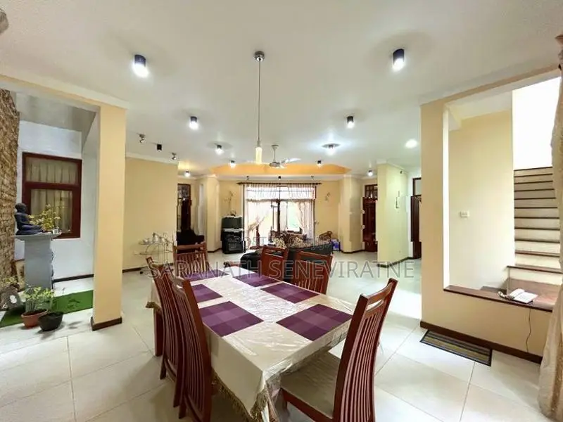Luxury House in Kotte - Jubilee Post / Pagoda Rd