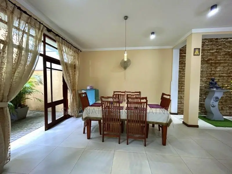Luxury House in Kotte - Jubilee Post / Pagoda Rd