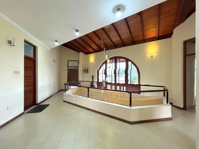 Luxury House in Kotte - Jubilee Post / Pagoda Rd