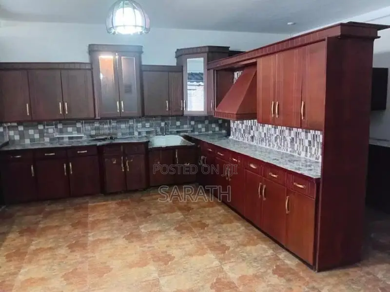 10 P /Pool With House Sale Battaramulla