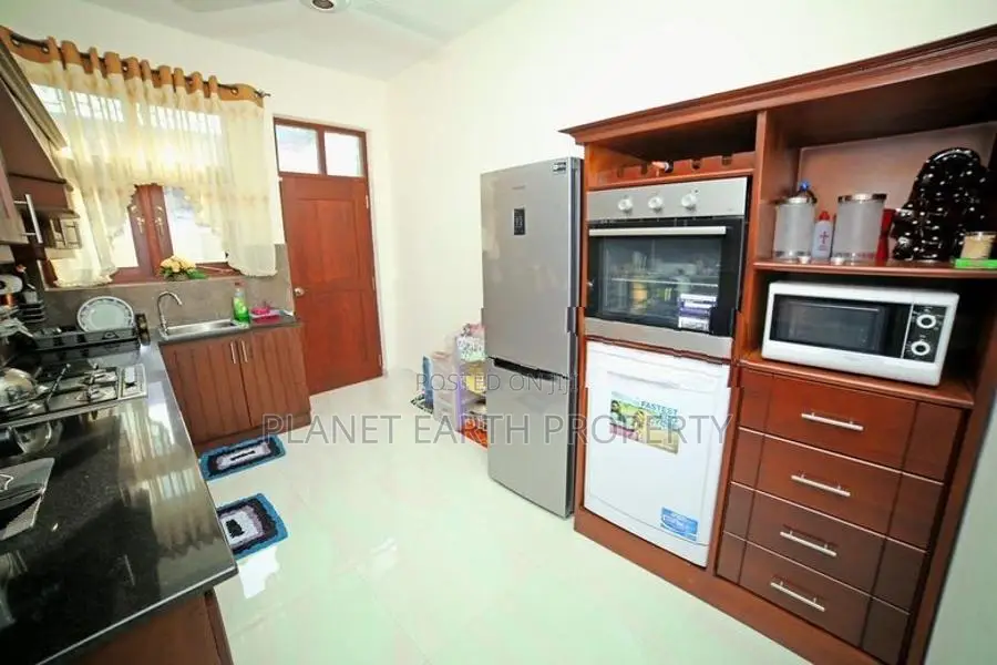 Luxury House at Odeliya Residence Negombo