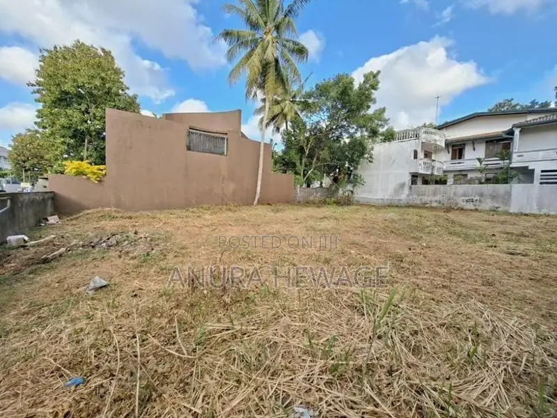 Land for Sale Pelawatte, facing lake. (ID : PLWT002)