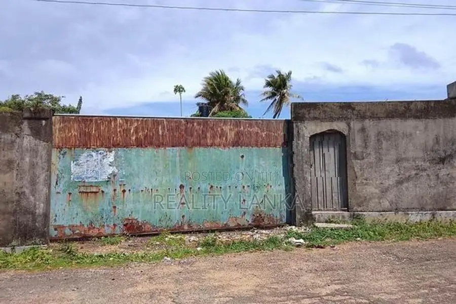 Lands for sale (blf81) Mt Lavinia bordering Deh