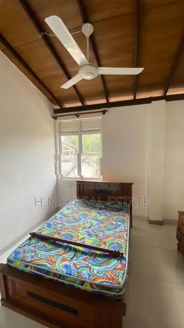 Upstair house for rent in nawala