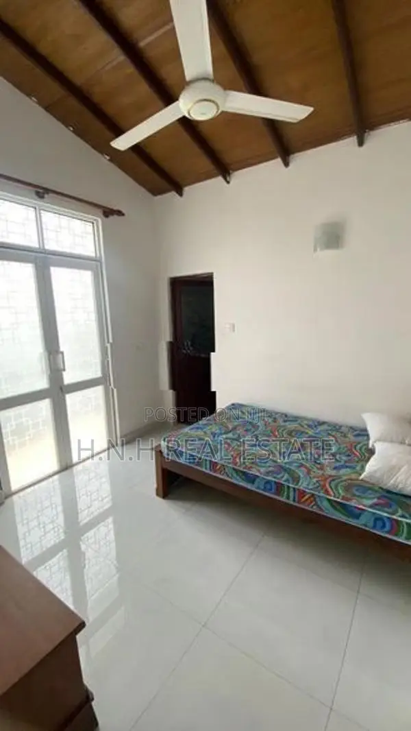 Upstair house for rent in nawala
