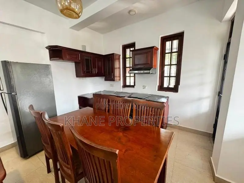 Fully Furnished Luxury House with Spacious Garden | Colombo 05