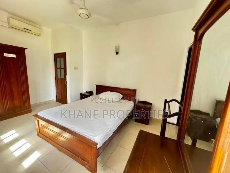 Fully Furnished Luxury House with Spacious Garden | Colombo 05