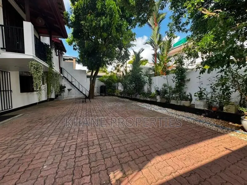 Fully Furnished Luxury House with Spacious Garden | Colombo 05
