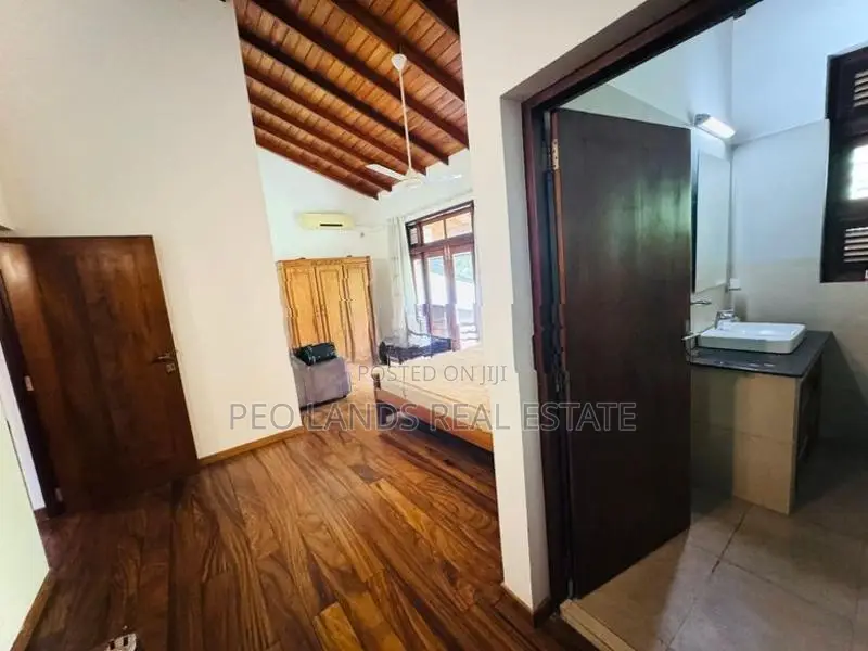 (SR950) 18 Perch Semi Furnished House for Rent in Mihidu Rd Kotte
