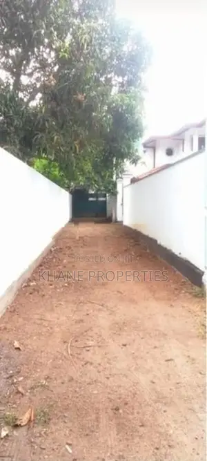 Spacious 6-Bedroom House for Sale in Kandana