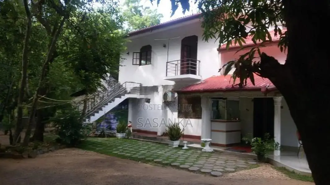 POLONNARUWA MADIRIGIRIYA Resturant Available For Rent