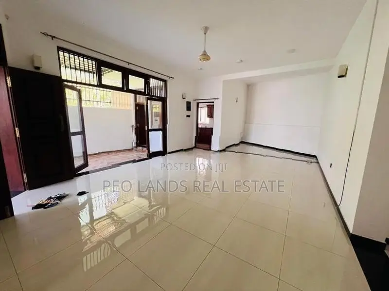 (AR197) 3 Bedroom Upper Floor House for Rent in Kottawa