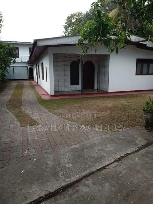 Land For Sale In Boralesgamuwa අබේරත්න මාවත