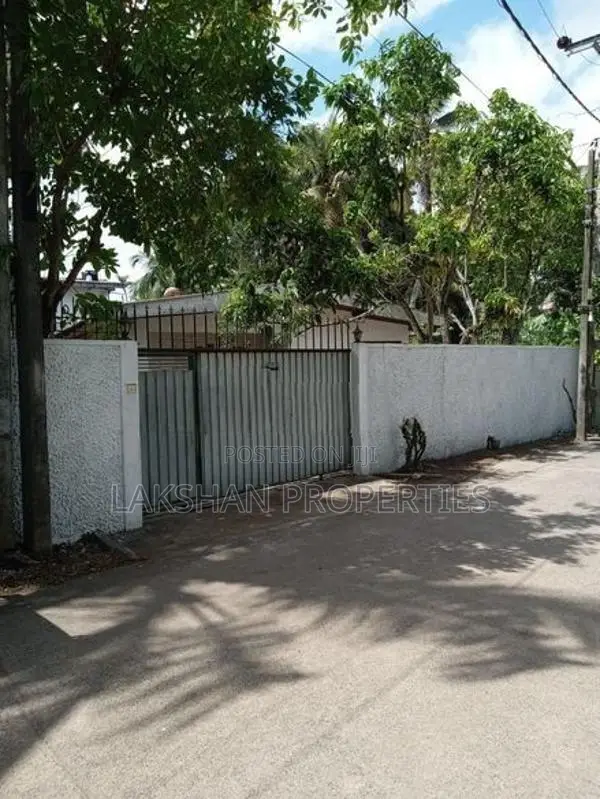 Land For Sale In Boralesgamuwa අබේරත්න මාවත