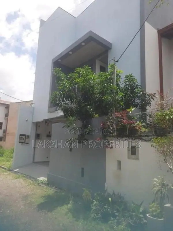 Two Story House For Rent In Boralesgamuwa Lake Road