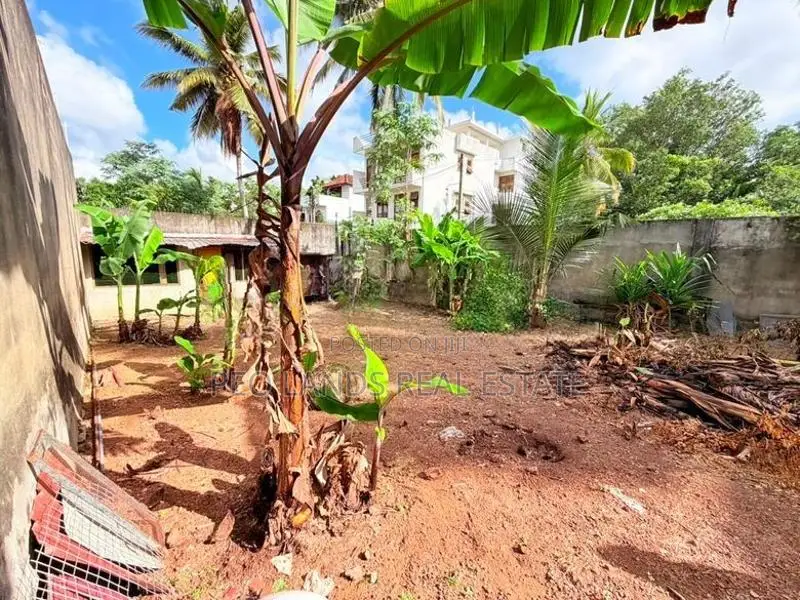 (SL1561) 10 Perch Land for Sale in Muththhettugoda, Battaramulla