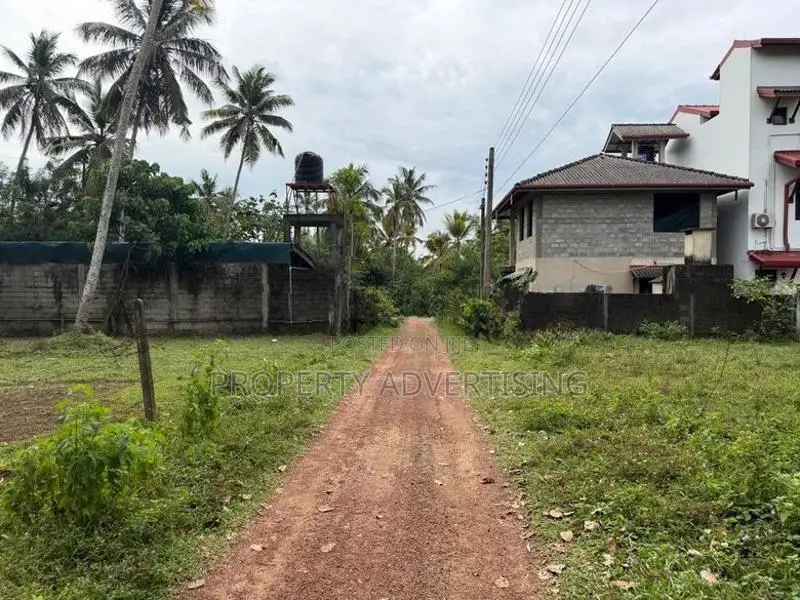Piliyandala -Jamburaliya Land for Sale close to Lake
