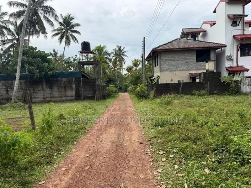 Piliyandala -Jamburaliya Land for Sale close to Lake