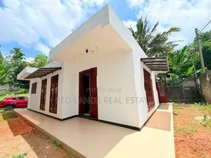 (SH1563) House for Sale in Kalalgoda, Thalawathugoda