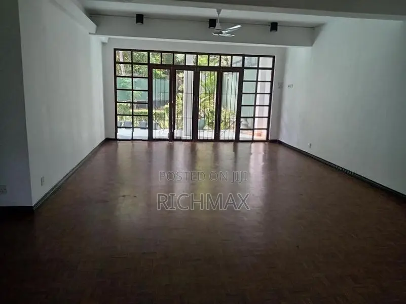 Two storied house for rent in Colombo 07