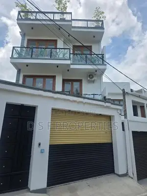 BRAND NEW LUXURY HOUSE In WALKING DISTANCE MAHARAGAMA