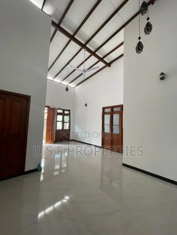 A BRAND NEW SINGALE STORY HOUSE In KIRIWATTUDUWA