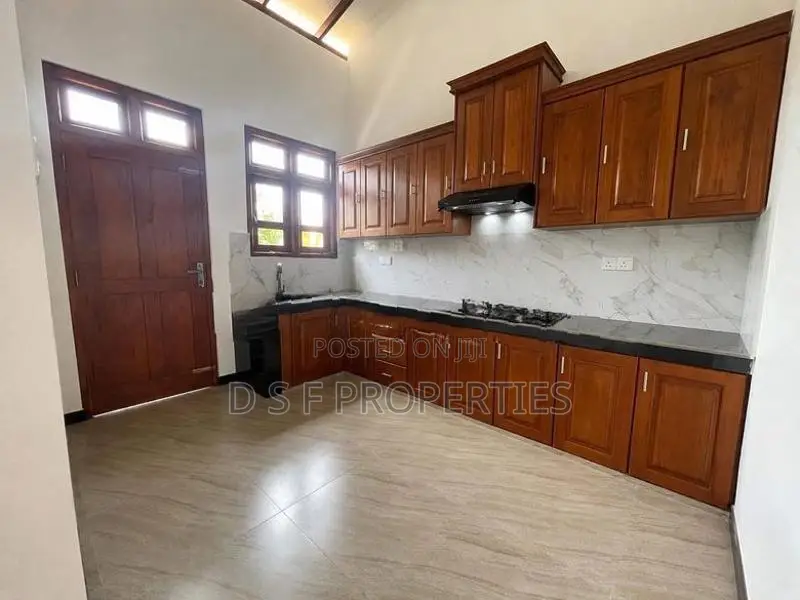 A BRAND NEW SINGALE STORY HOUSE In KIRIWATTUDUWA