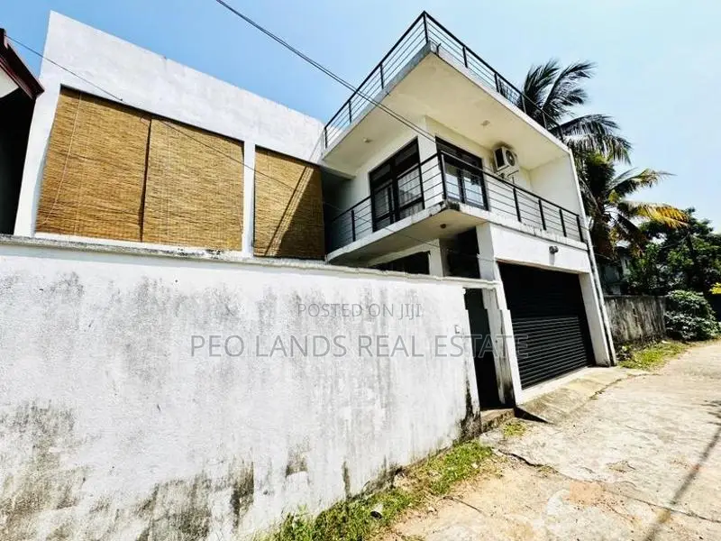 (SH1439) Three Storey House for Sale in Koswatta, Battaramulla