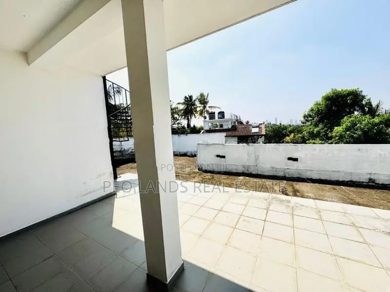 (SH1439) Three Storey House for Sale in Koswatta, Battaramulla