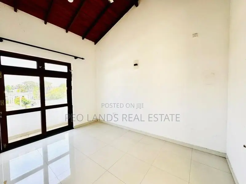 (SH1439) Three Storey House for Sale in Koswatta, Battaramulla